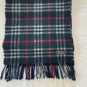 Burberry’s plaid 100% Cashmere